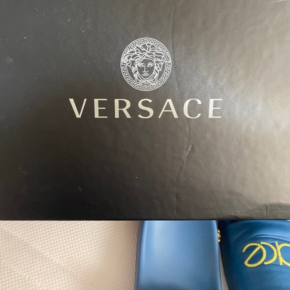 Versace slides HARDLY WORN! - Picture 3 of 9